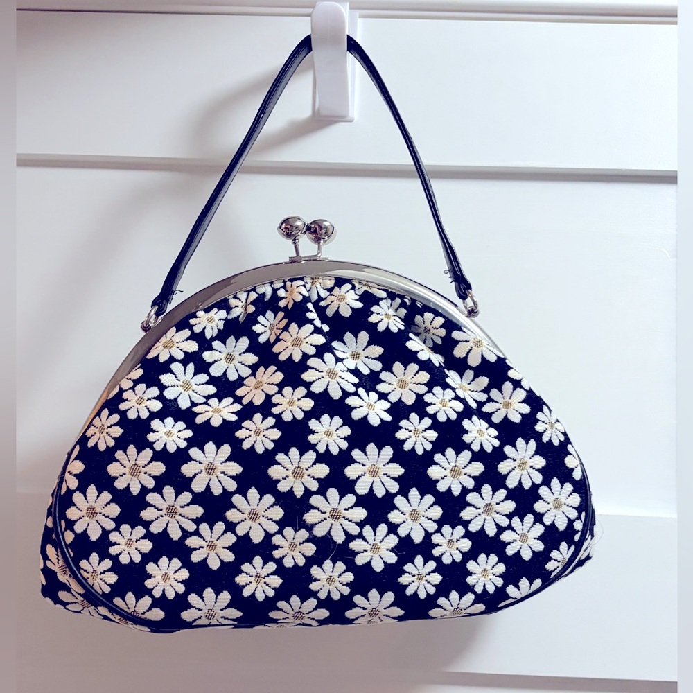Purse Daisy’s